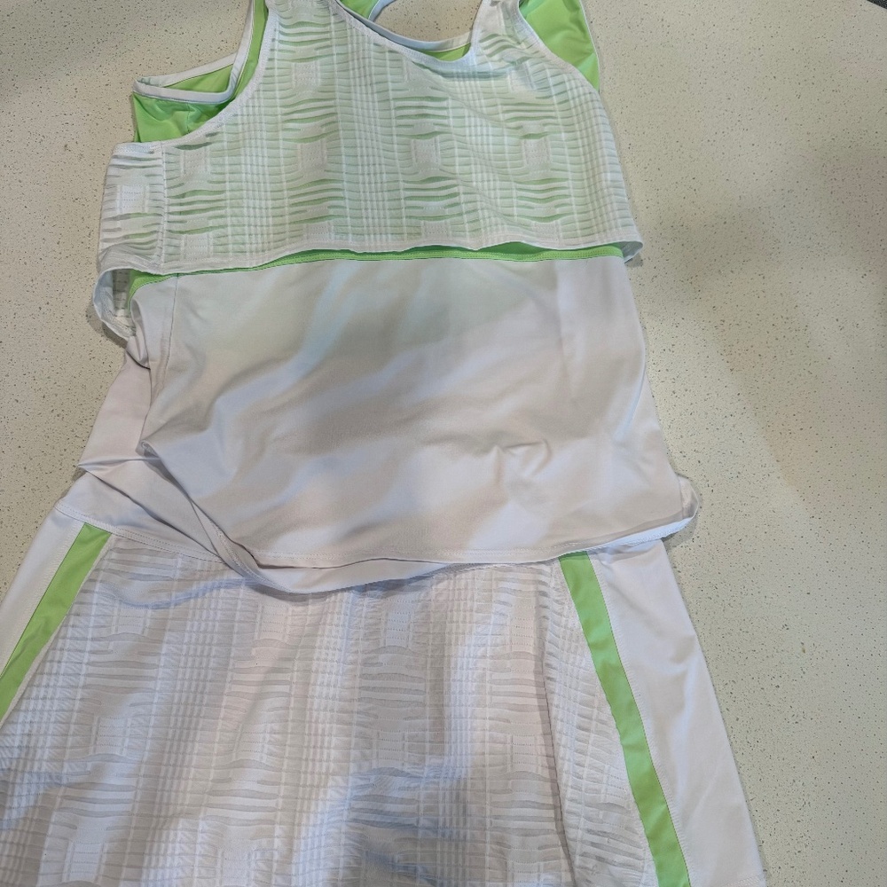 Cross Court Adorable Tennis Skirt and Top -Size Medium. White with green trim.